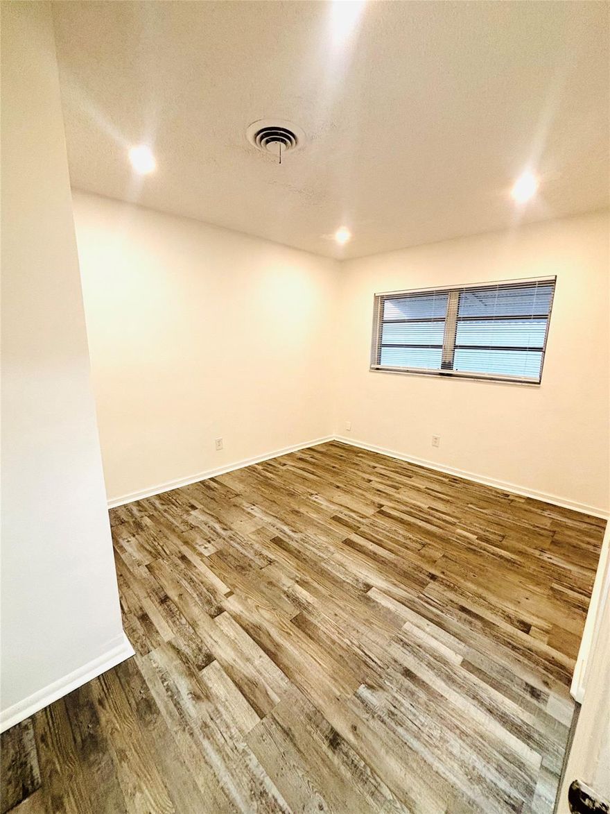 NO HOA, FAST APPROVAL FOR QUALIFIED TENANTS. ENJOY LIVING MINUTES FROM THE BEACH, POMPANO BEACH PIER, RESTAURANTS AND MORE.  THIS SPACIOUS 2 BEDS-2 BATHS,  UPDATED OPEN KITCHEN, STAINLESS STEEL APPLIANCES, WASHER AND DRYER IN-UNIT. WATER, LAWN AND PEST CONTROL INCLUDED. AVAILABLE OCTOBER 1ST.