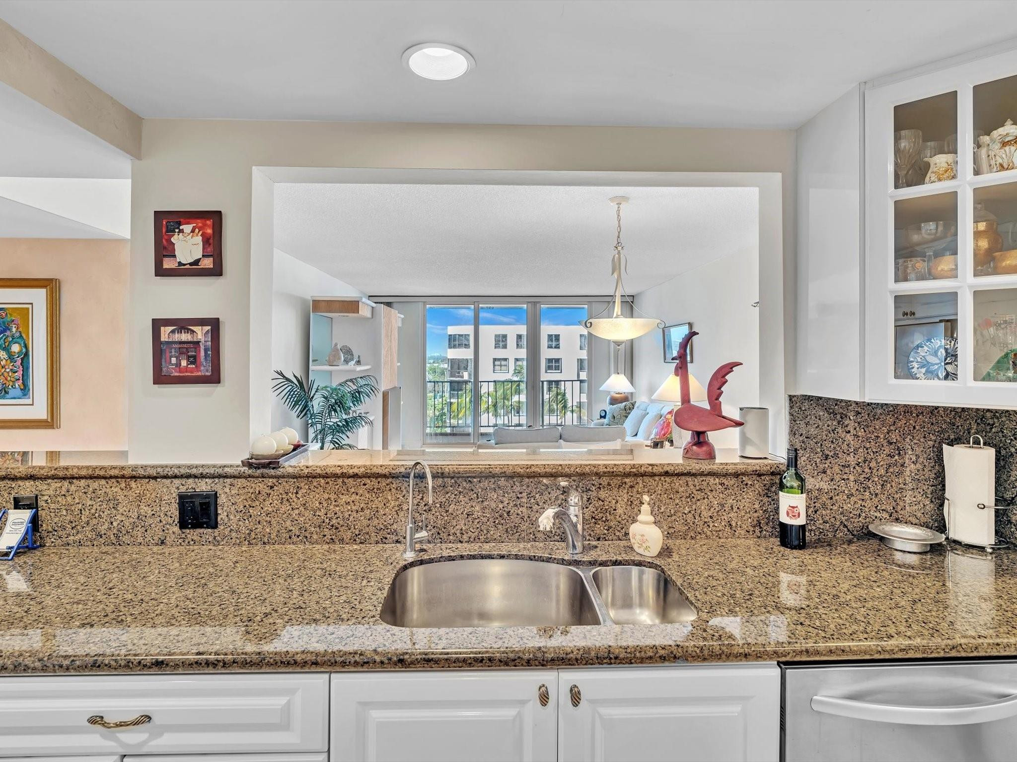 1149 Hillsboro Mile 703