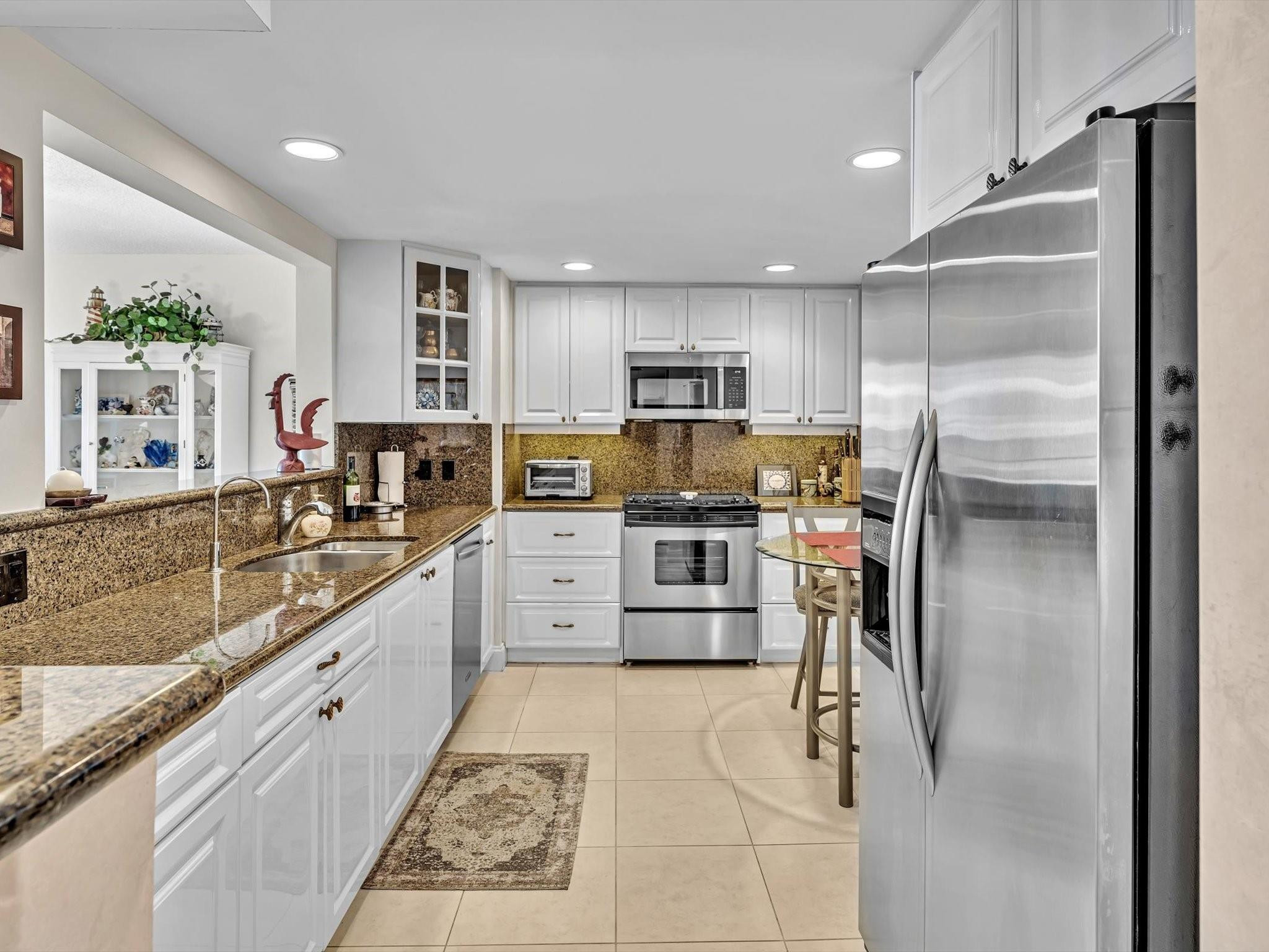 1149 Hillsboro Mile 703