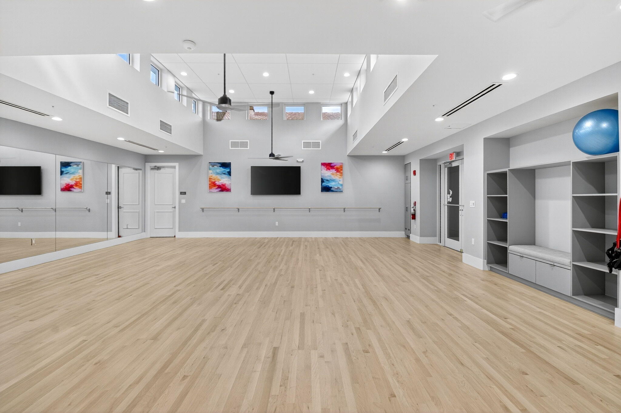 VALENCIA FALLS 7 - Residential