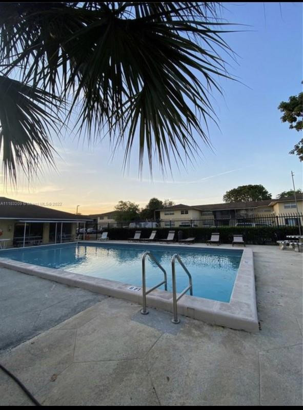 LAKESIDE XI CONDO - Residential