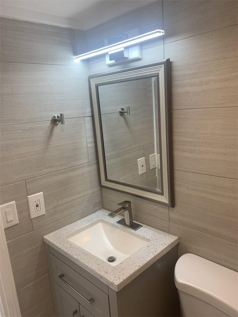 LAKESIDE XI CONDO - Residential