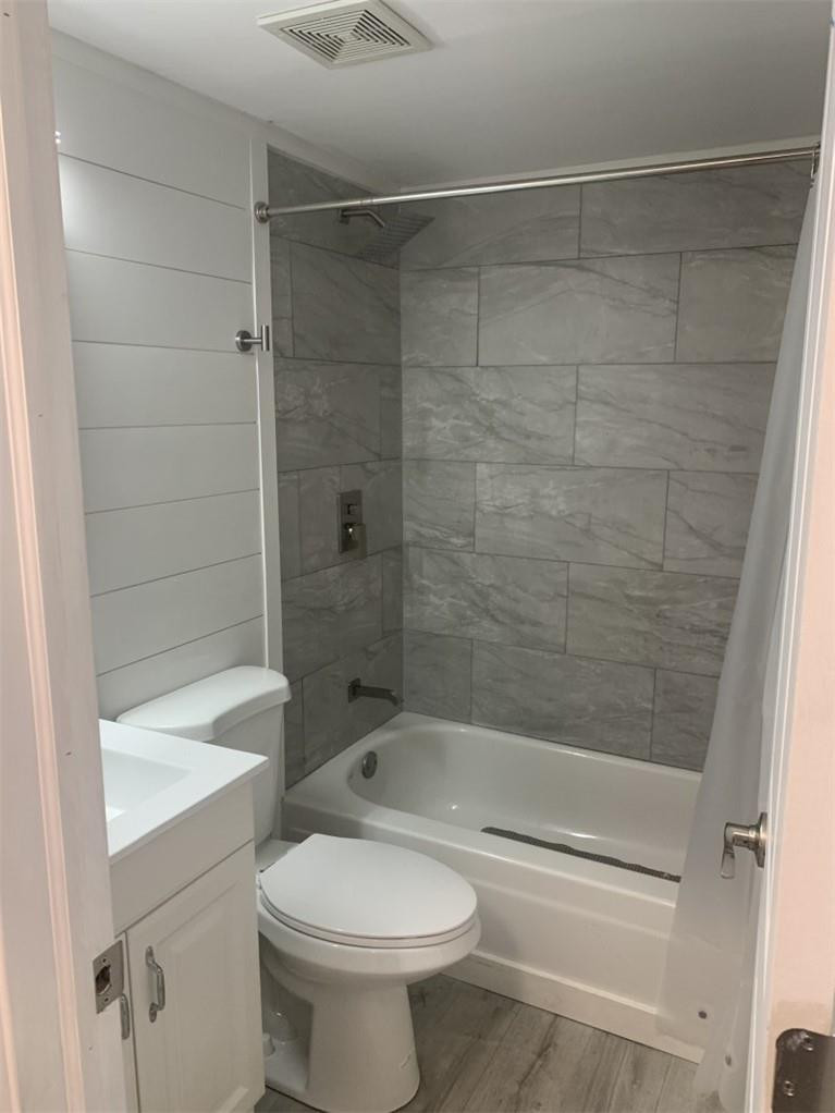 LAKESIDE XI CONDO - Residential