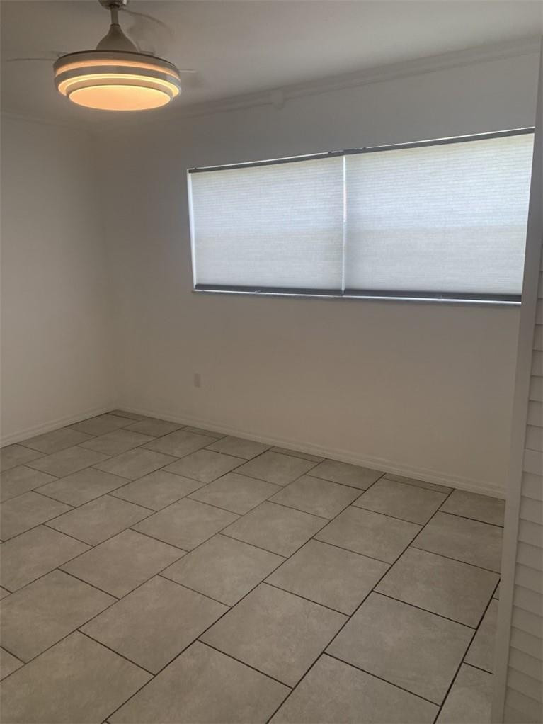LAKESIDE XI CONDO - Residential