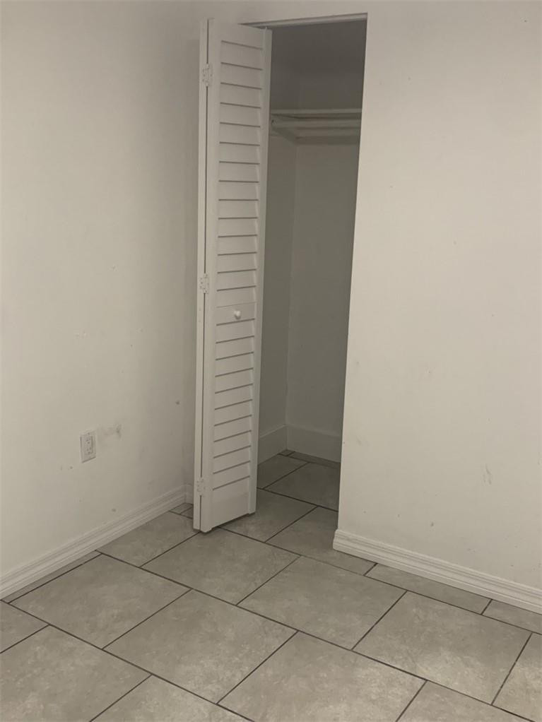 LAKESIDE XI CONDO - Residential