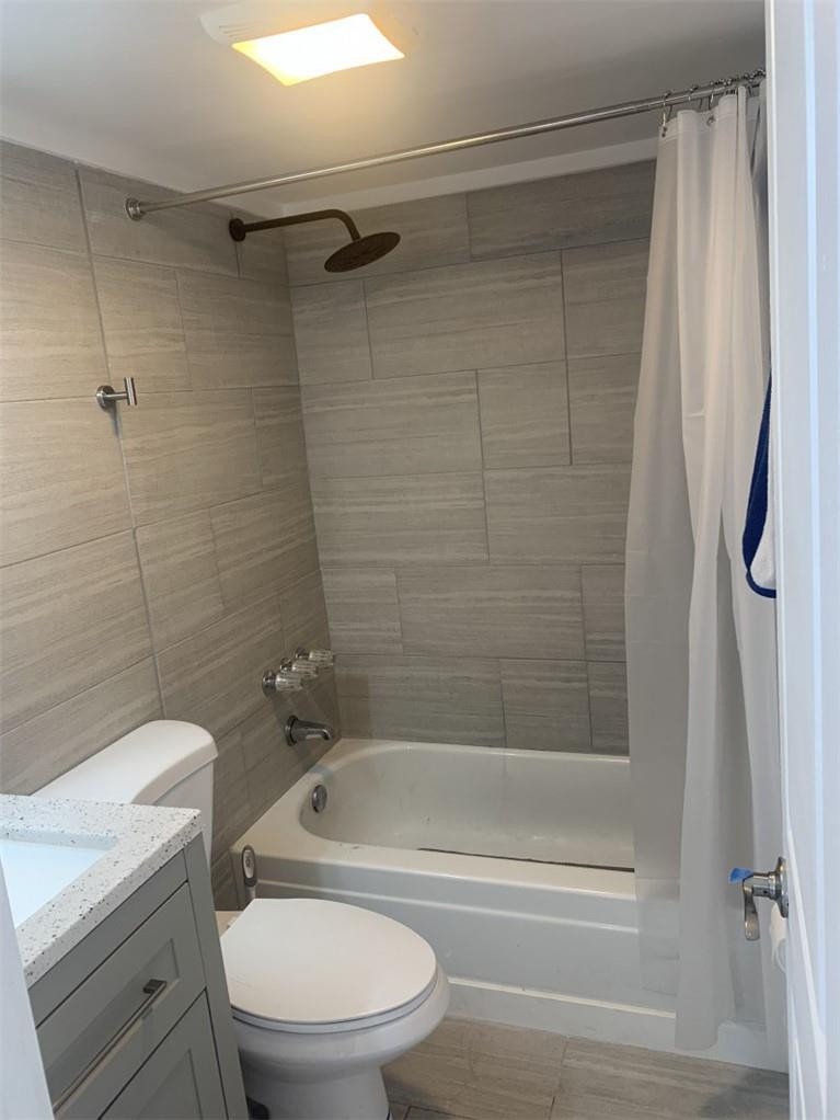 LAKESIDE XI CONDO - Residential