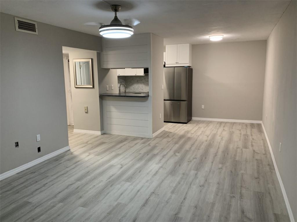 LAKESIDE XI CONDO - Residential