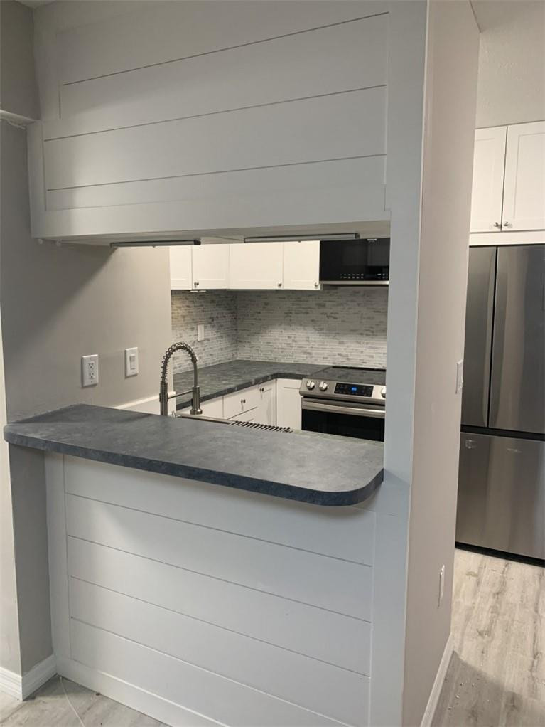 LAKESIDE XI CONDO - Residential
