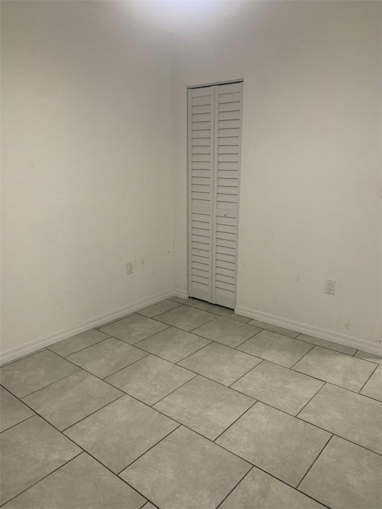 LAKESIDE XI CONDO - Residential