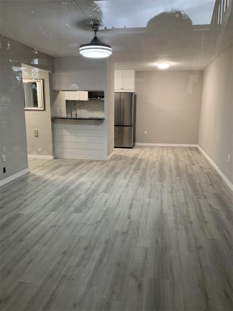 LAKESIDE XI CONDO - Residential