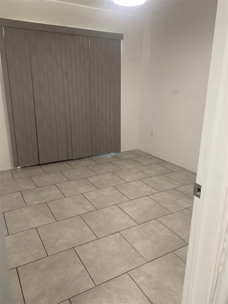 LAKESIDE XI CONDO - Residential