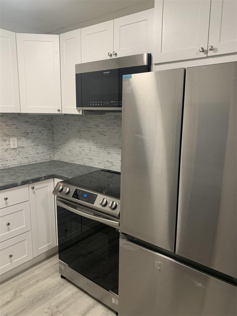 LAKESIDE XI CONDO - Residential