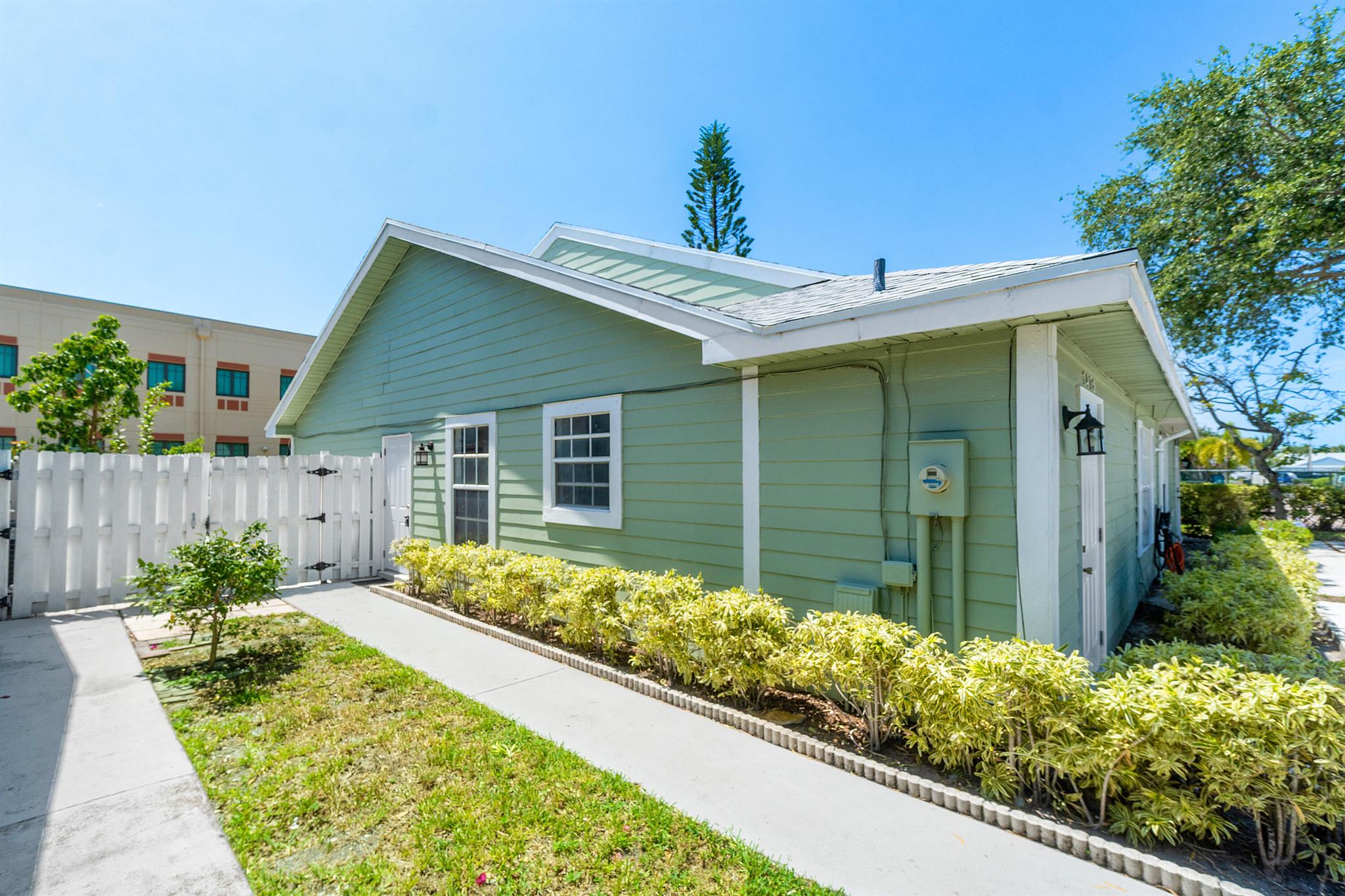 1478 Royal Forest Ct Court