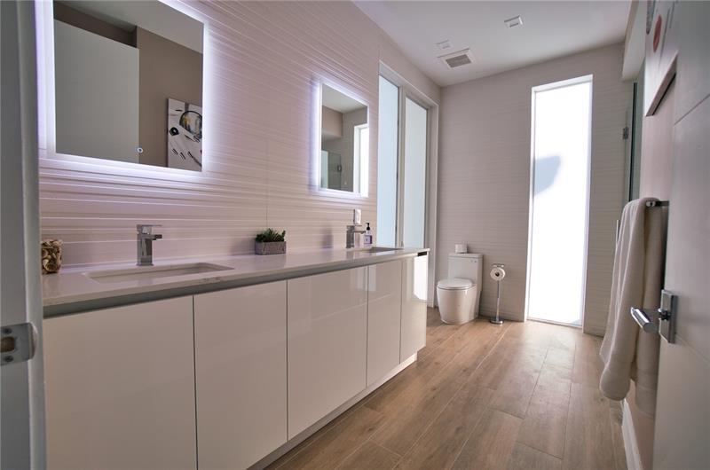 LAS OLAS BY THE SEA - Residential