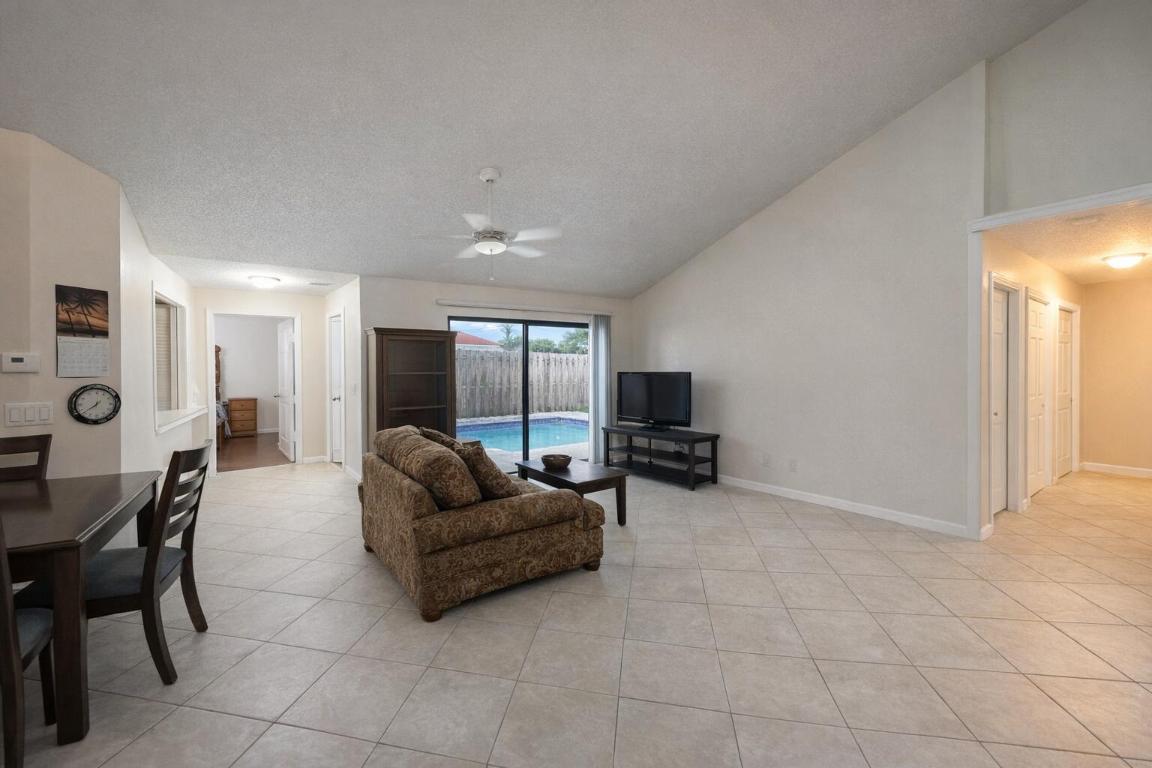 WESTCHESTER TOWNHOUSES - Residential Lease