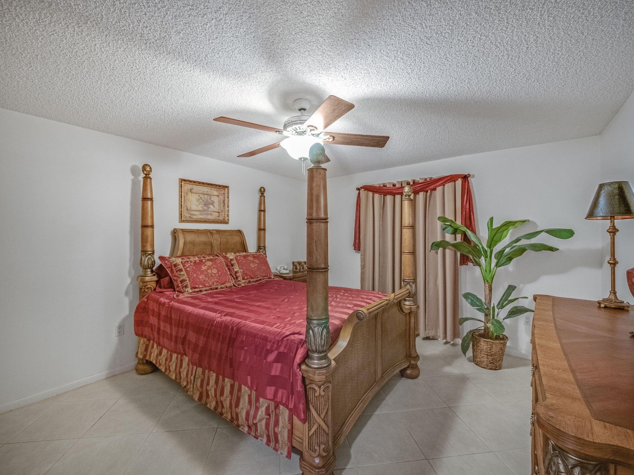 LAKEWOOD AT PALM BEACH CO - Residential