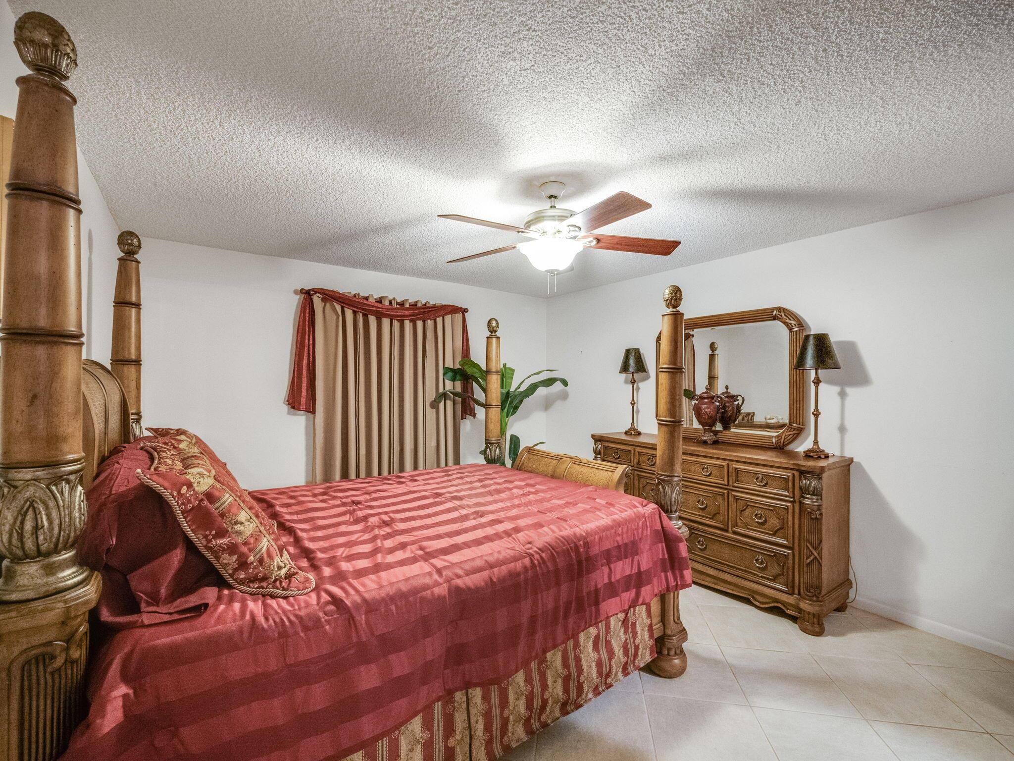 LAKEWOOD AT PALM BEACH CO - Residential