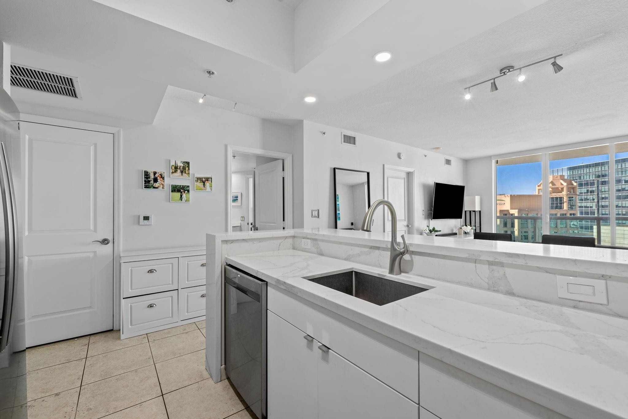 347 N New River Drive 2707