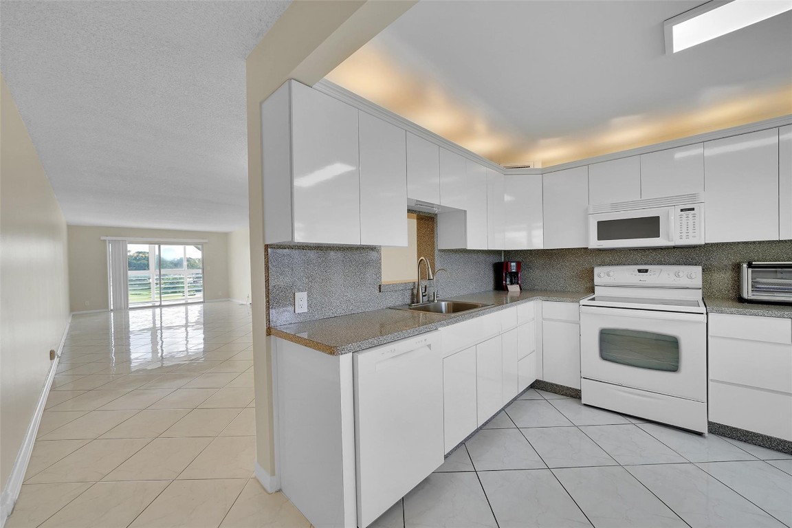 WYNMOOR VILLAGE - Residential