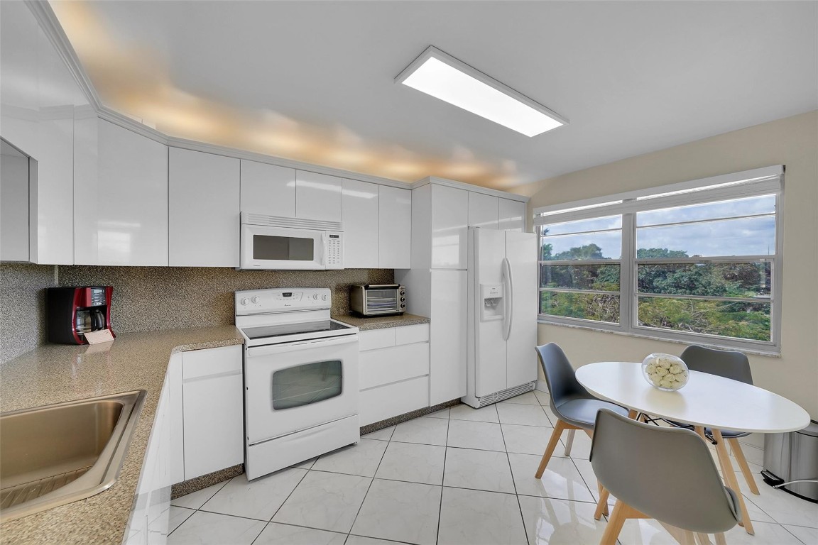 WYNMOOR VILLAGE - Residential