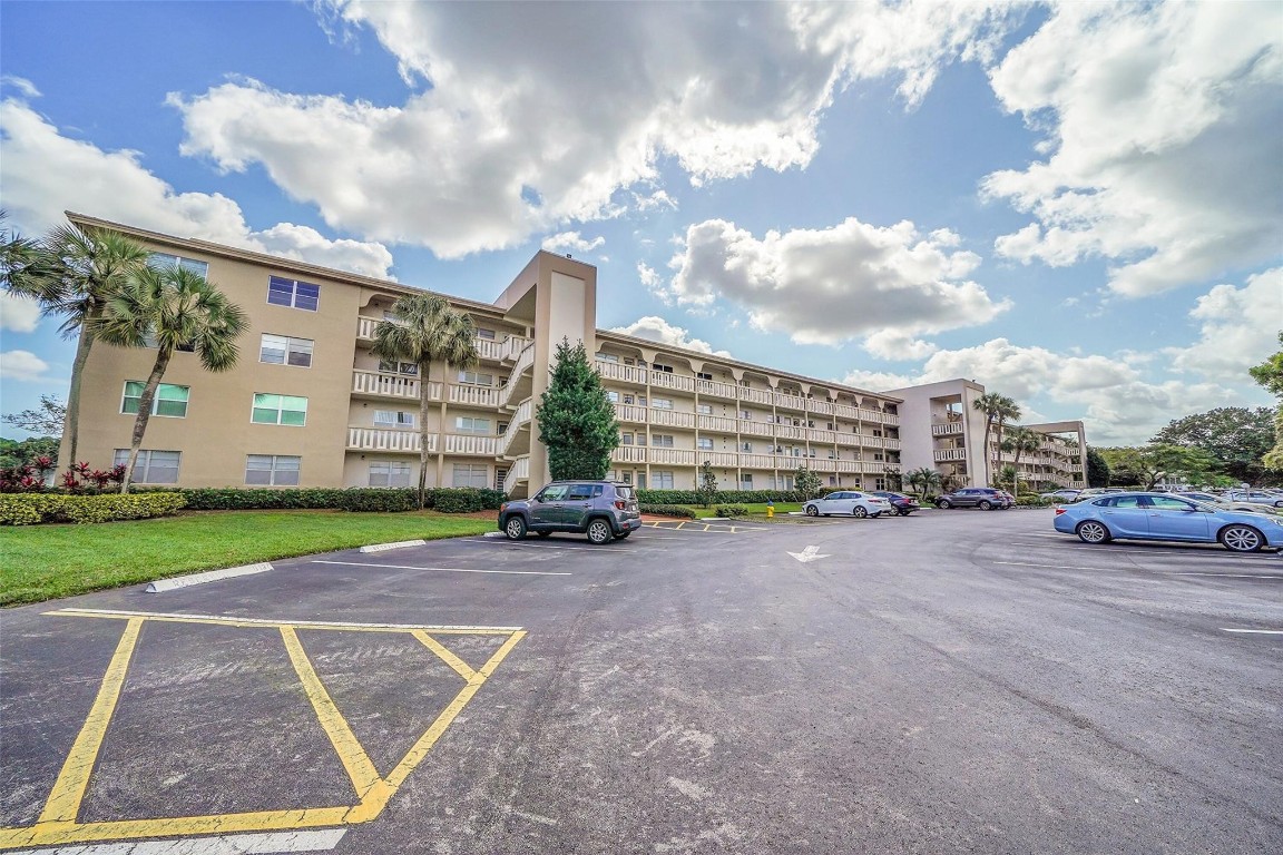 WYNMOOR VILLAGE - Residential