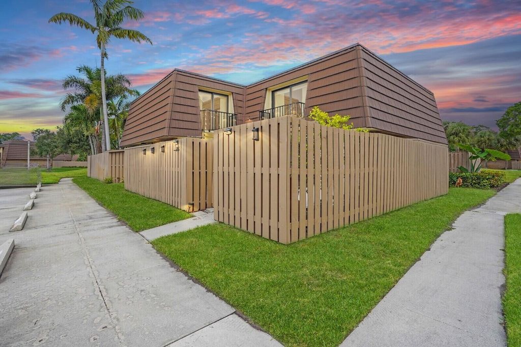 Photo of 202 2nd Court, Palm Beach Gardens, FL 33410 (MLS # R11095955)