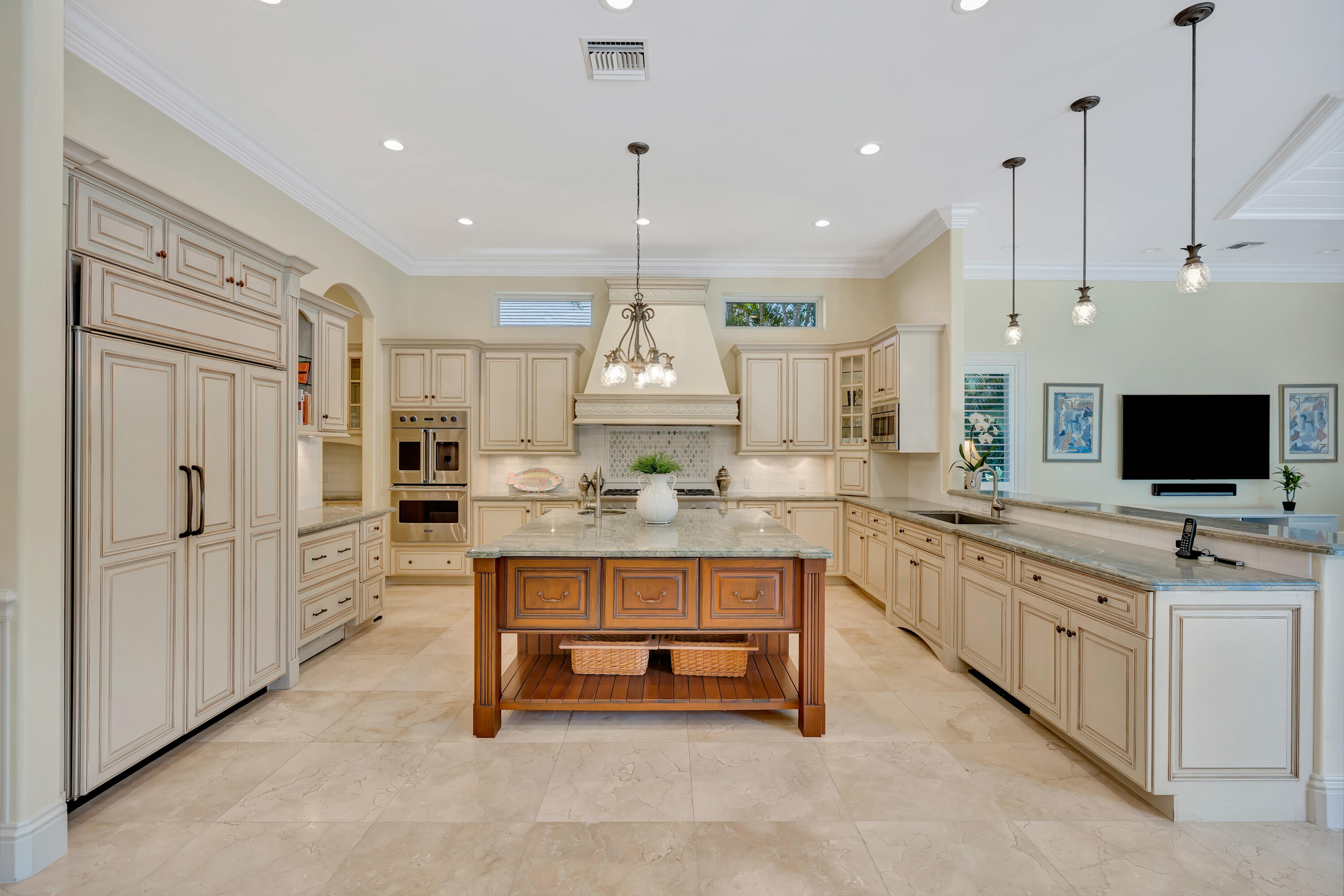ADMIRALS COVE - Residential