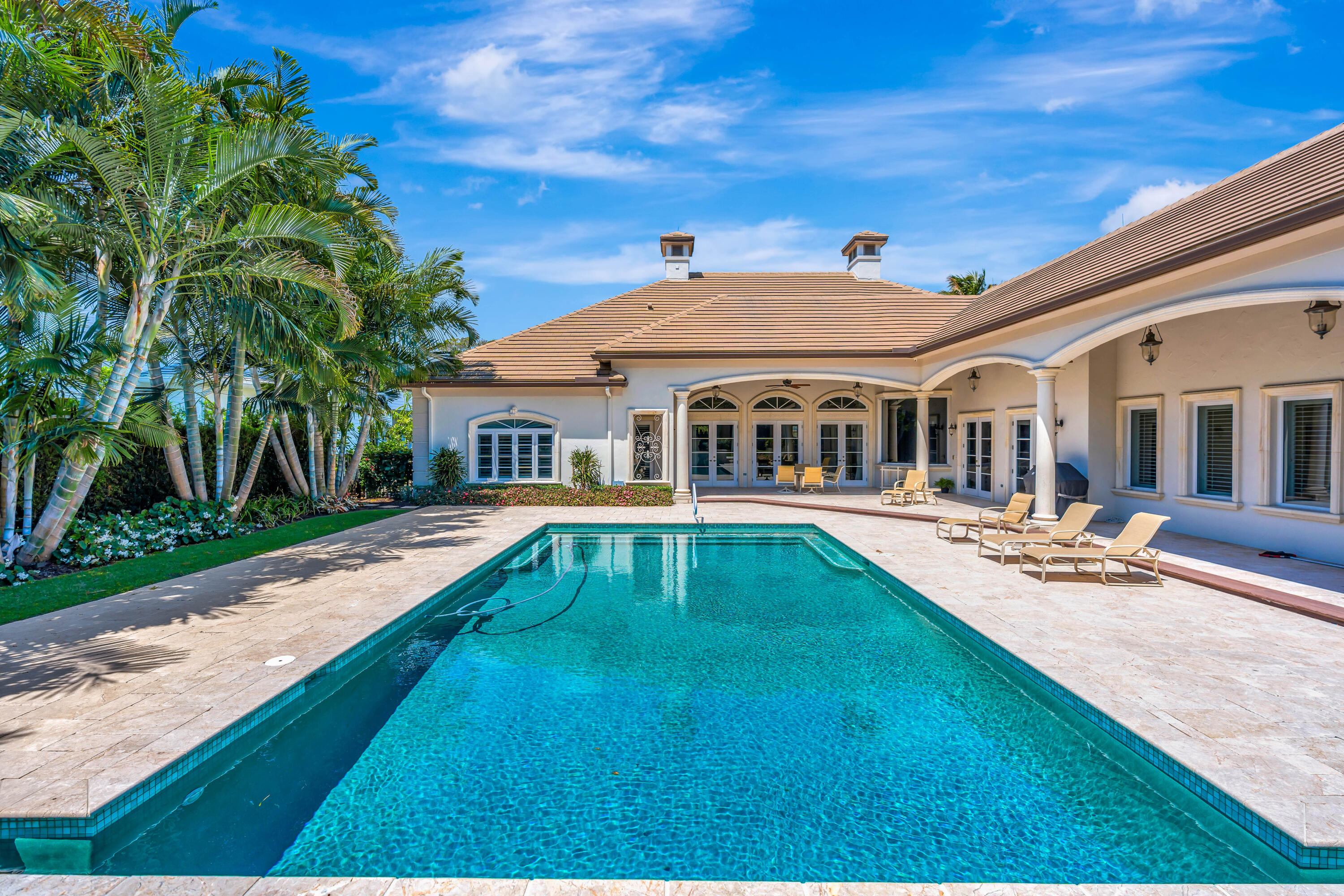 ADMIRALS COVE - Residential
