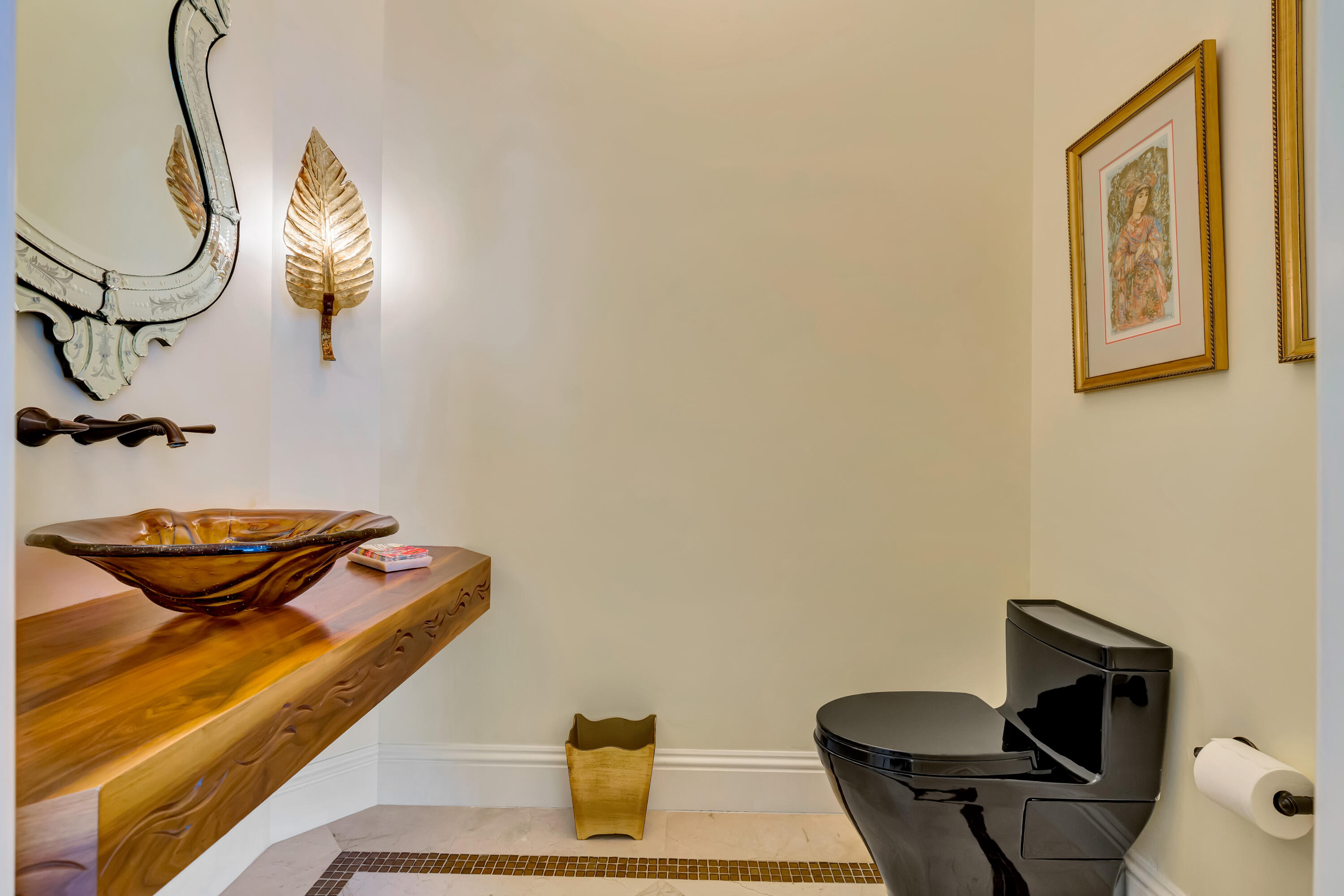 ADMIRALS COVE - Residential