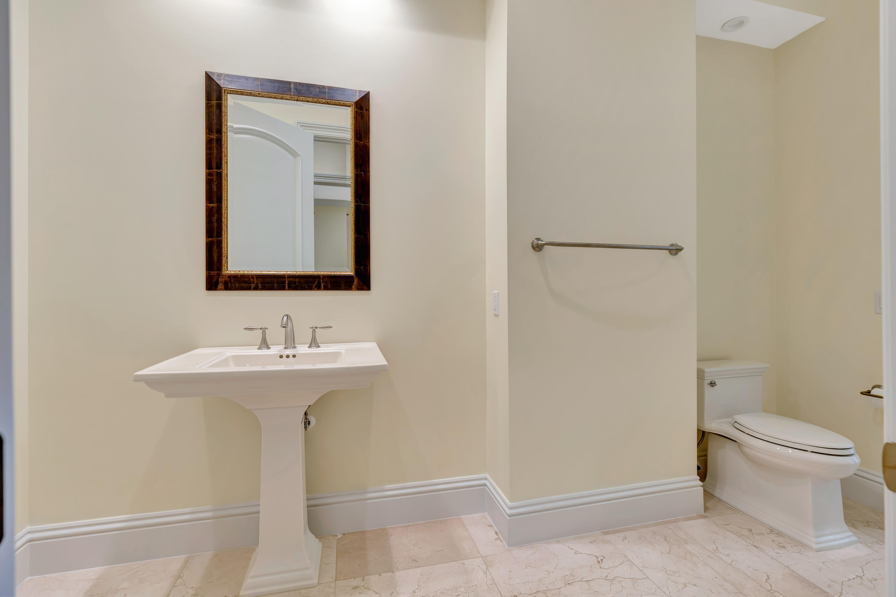 ADMIRALS COVE - Residential