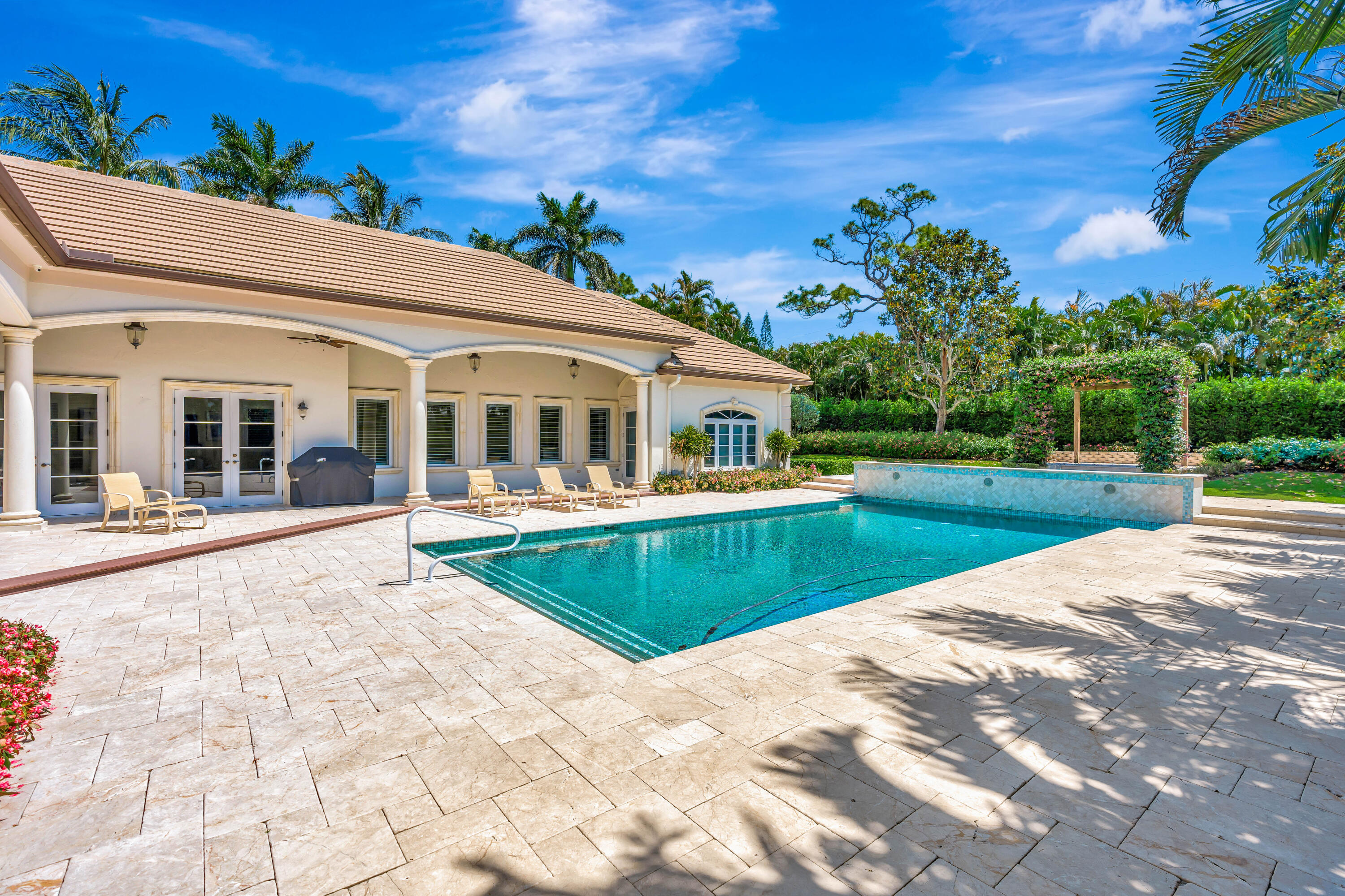 ADMIRALS COVE - Residential
