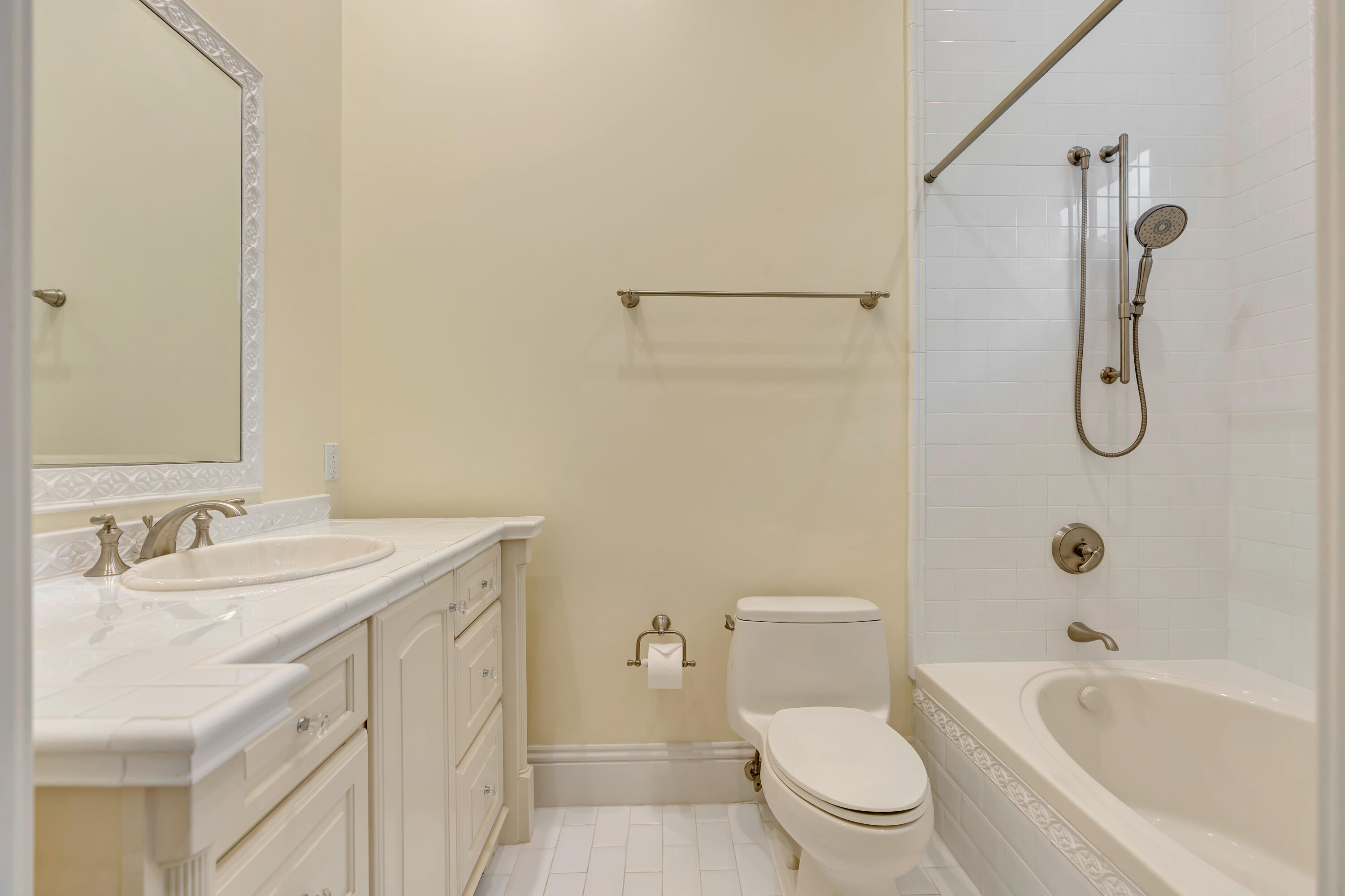 ADMIRALS COVE - Residential