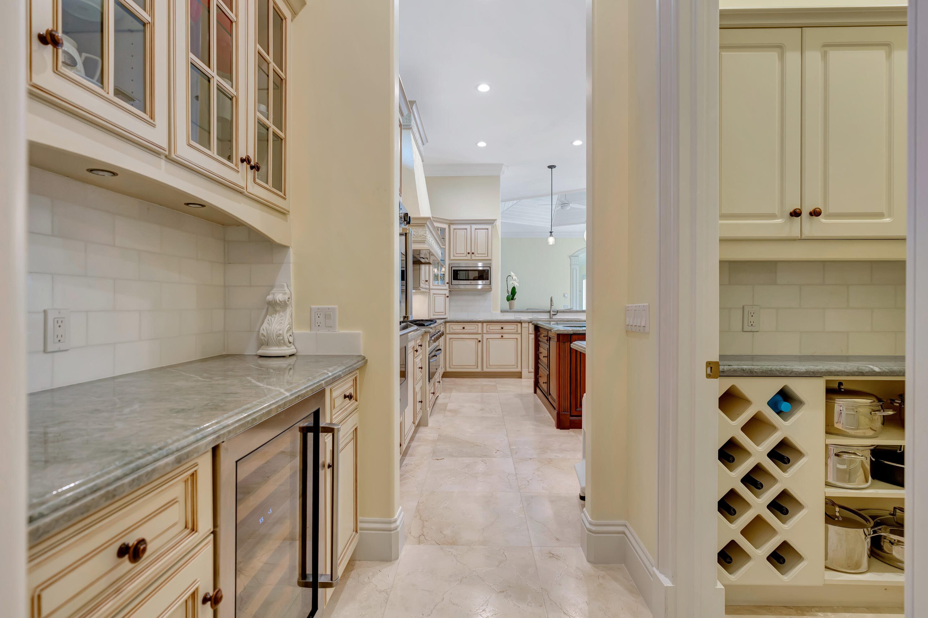 ADMIRALS COVE - Residential