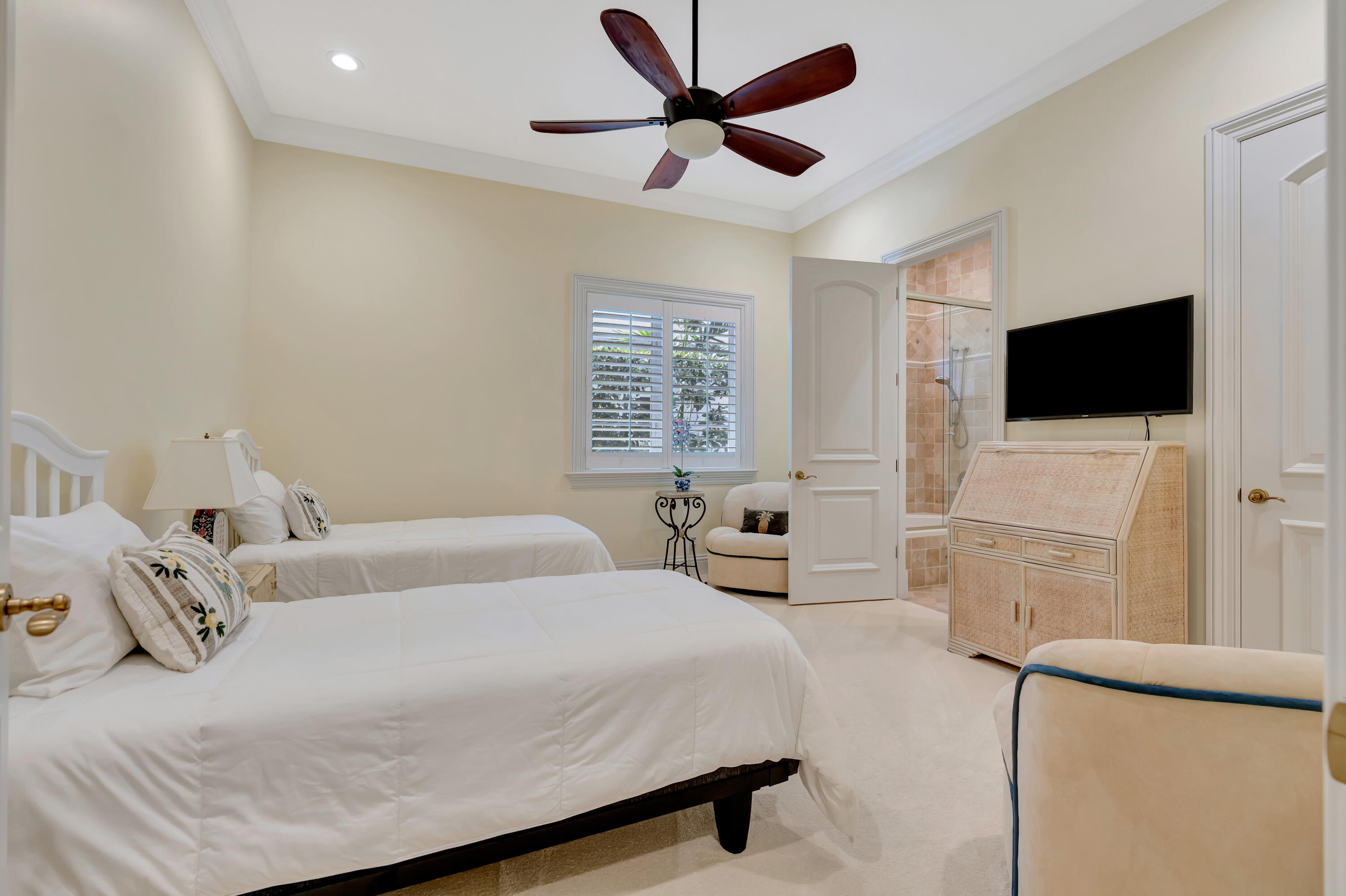 ADMIRALS COVE - Residential