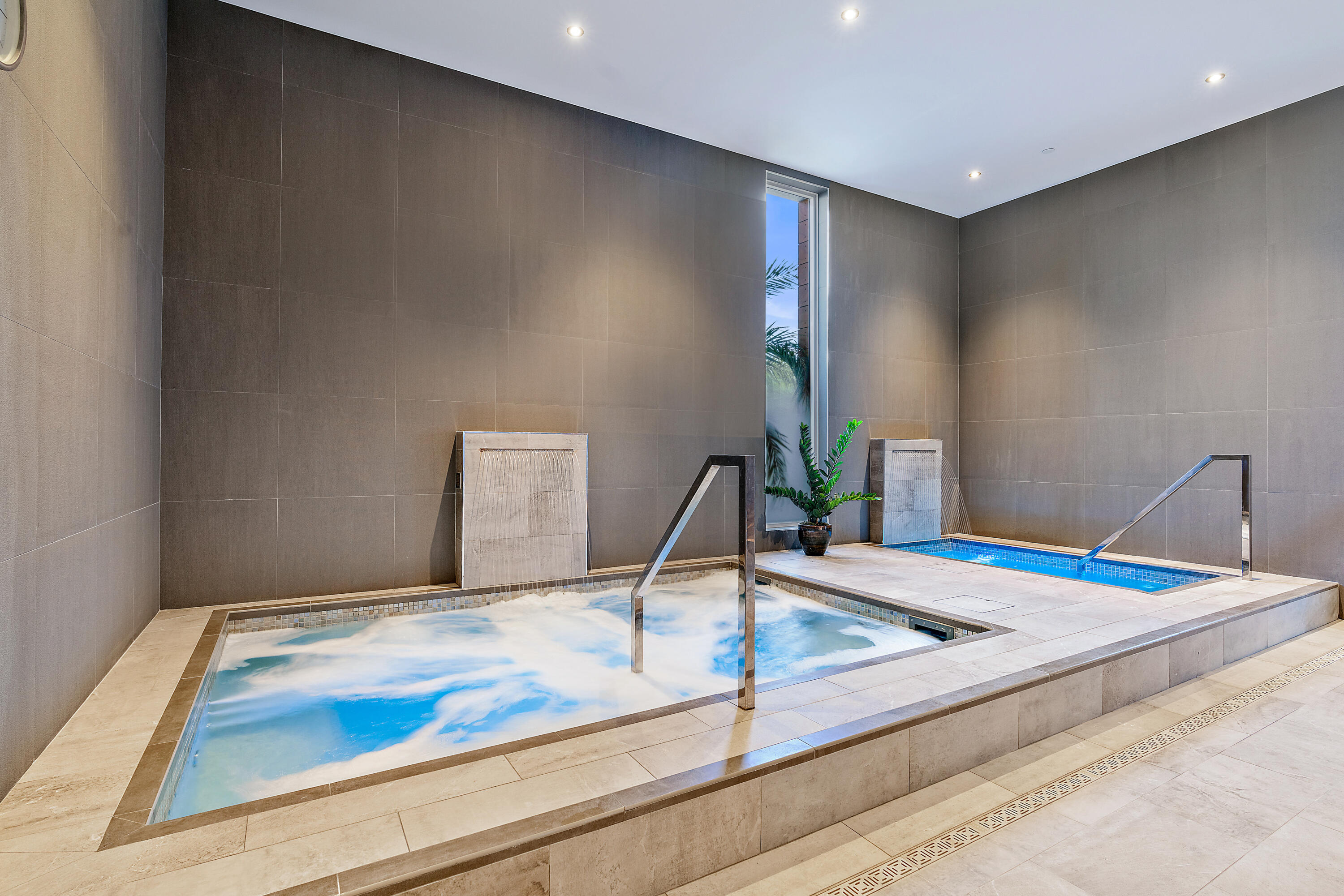 ADMIRALS COVE - Residential