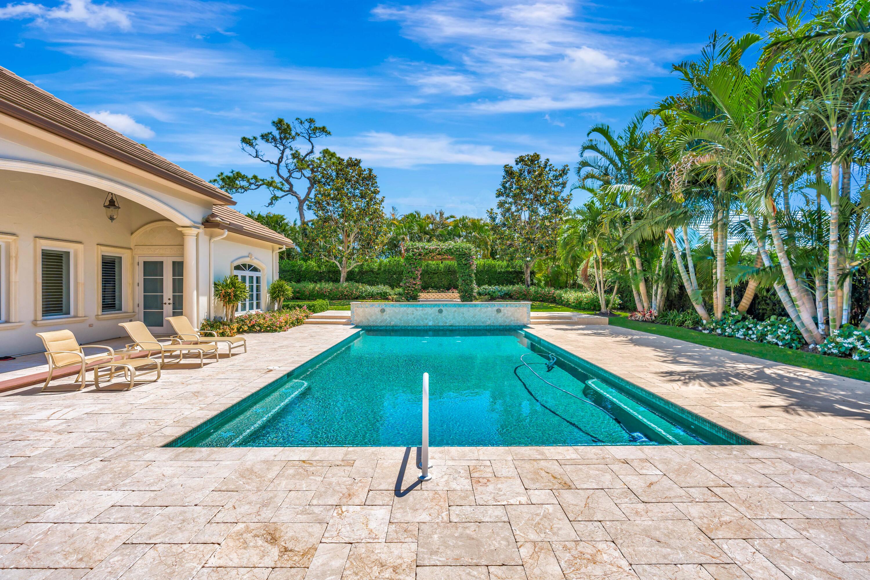 ADMIRALS COVE - Residential
