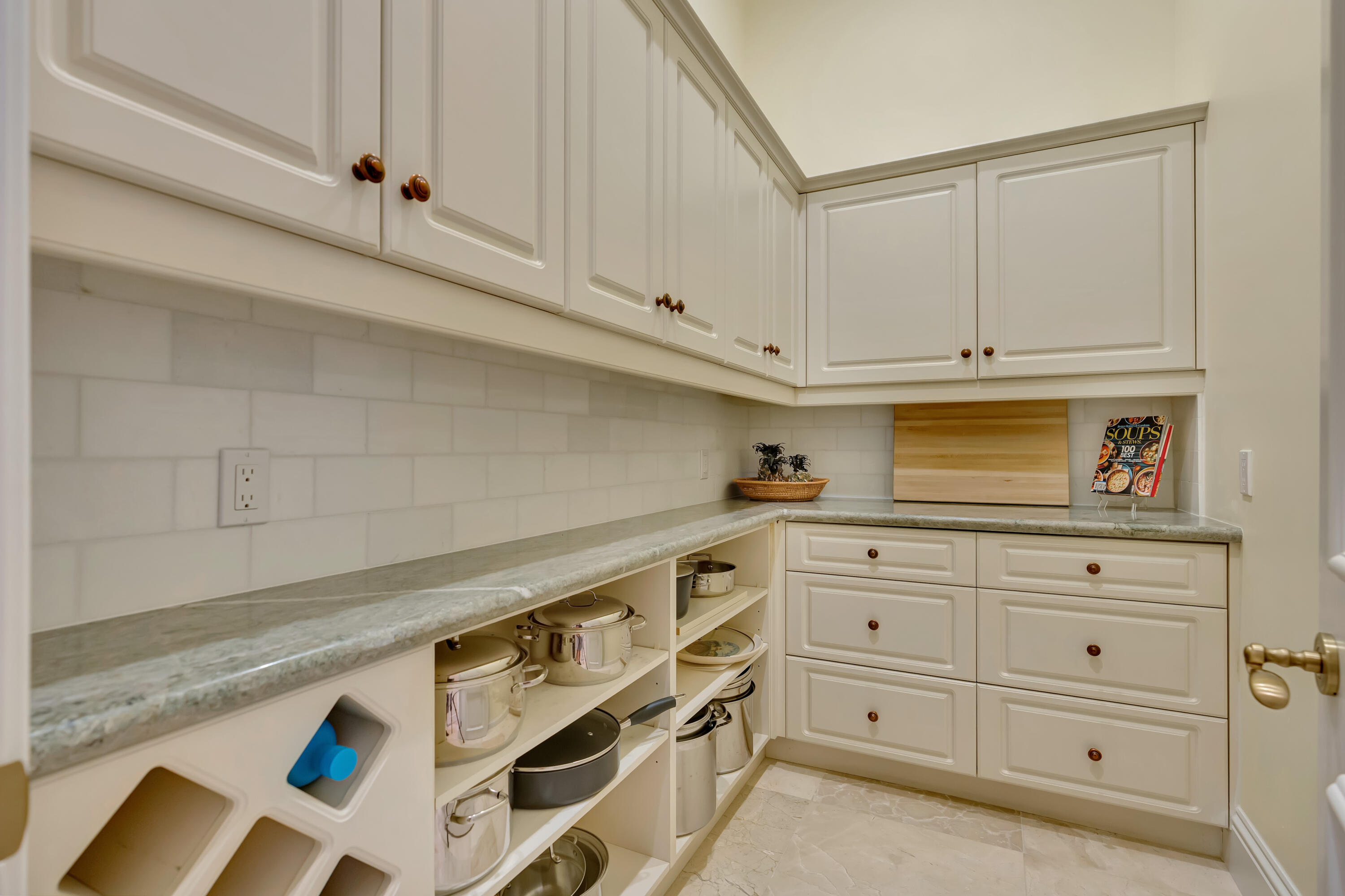 ADMIRALS COVE - Residential