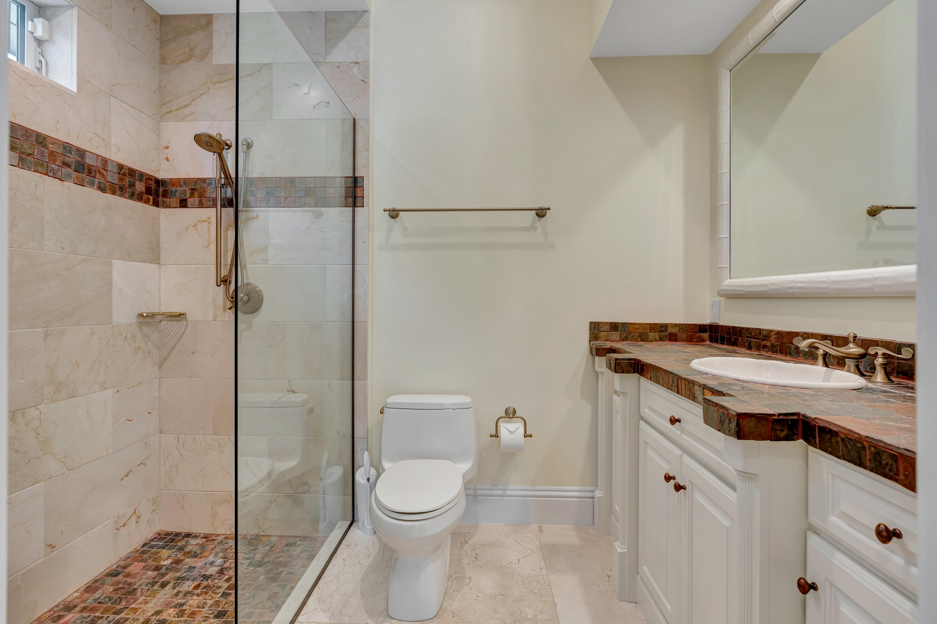 ADMIRALS COVE - Residential