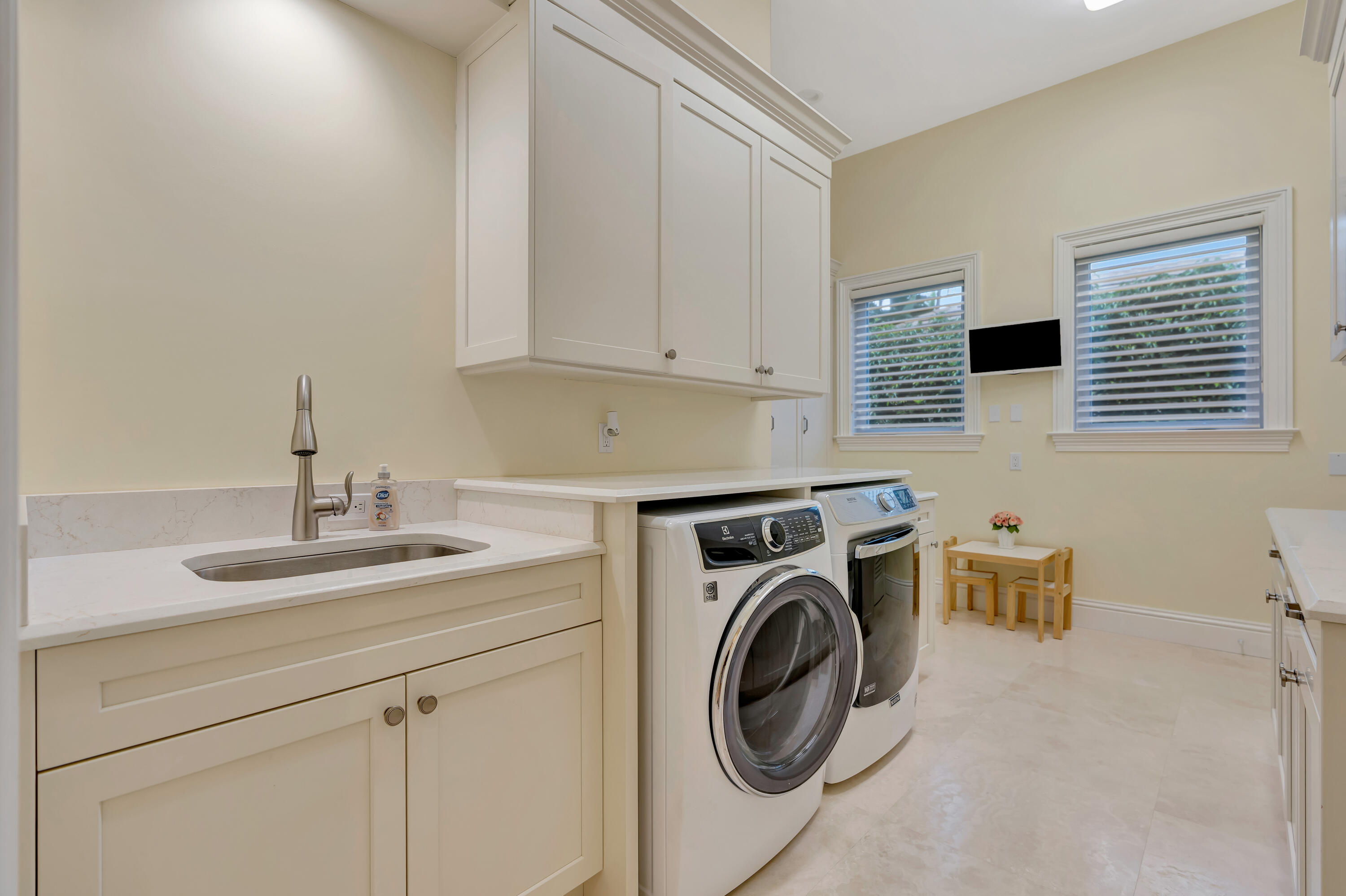 ADMIRALS COVE - Residential