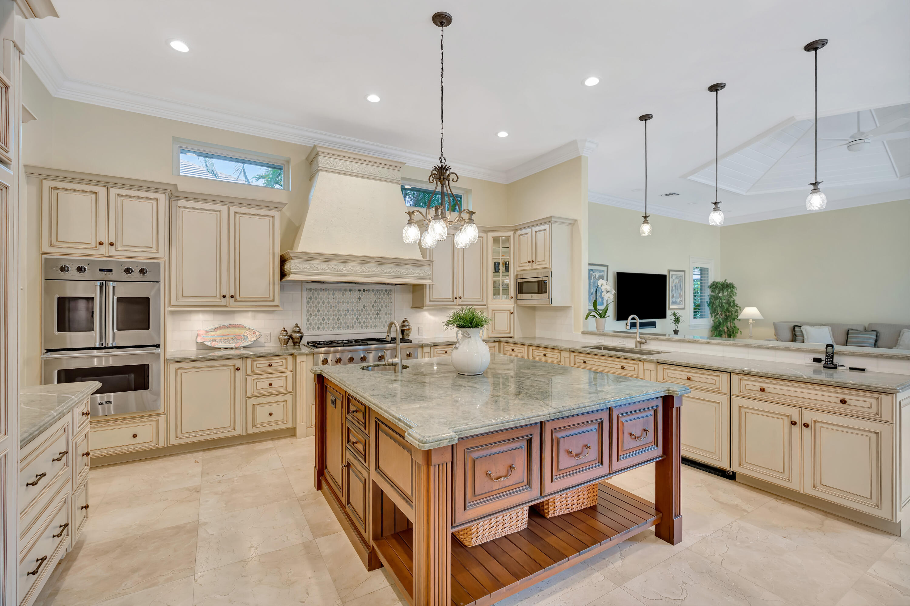 ADMIRALS COVE - Residential