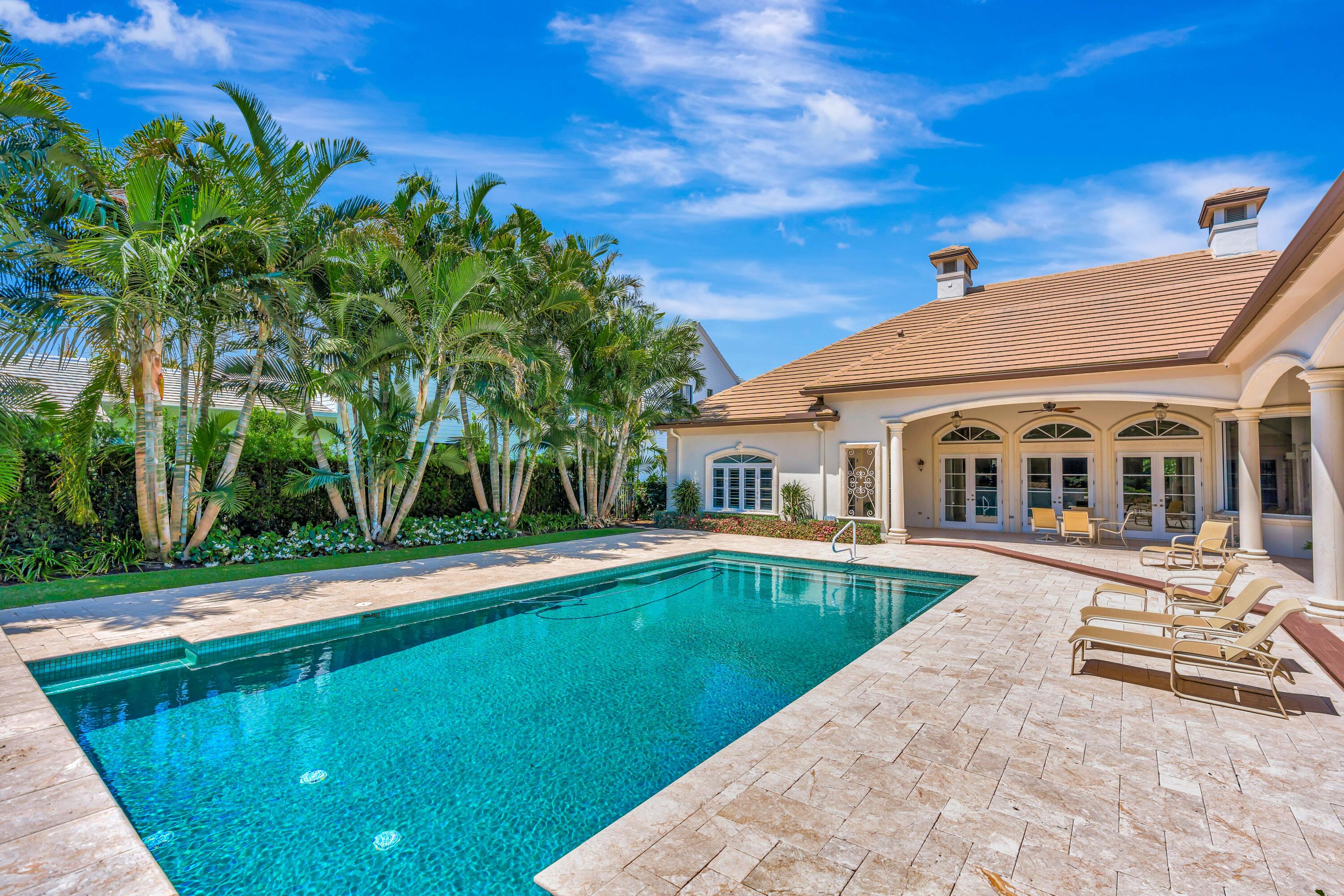 ADMIRALS COVE - Residential