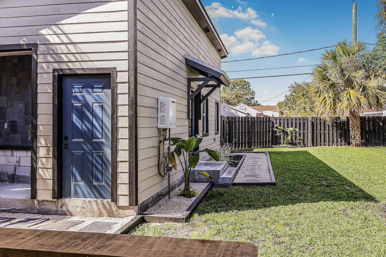 LAKE WORTH TOWN OF - Residential