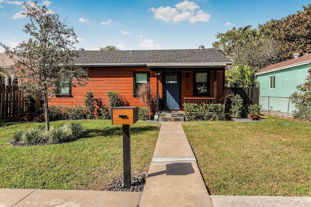 Photo of 1125 N K Street, Lake Worth Beach, FL 33460 (MLS # R11164465)