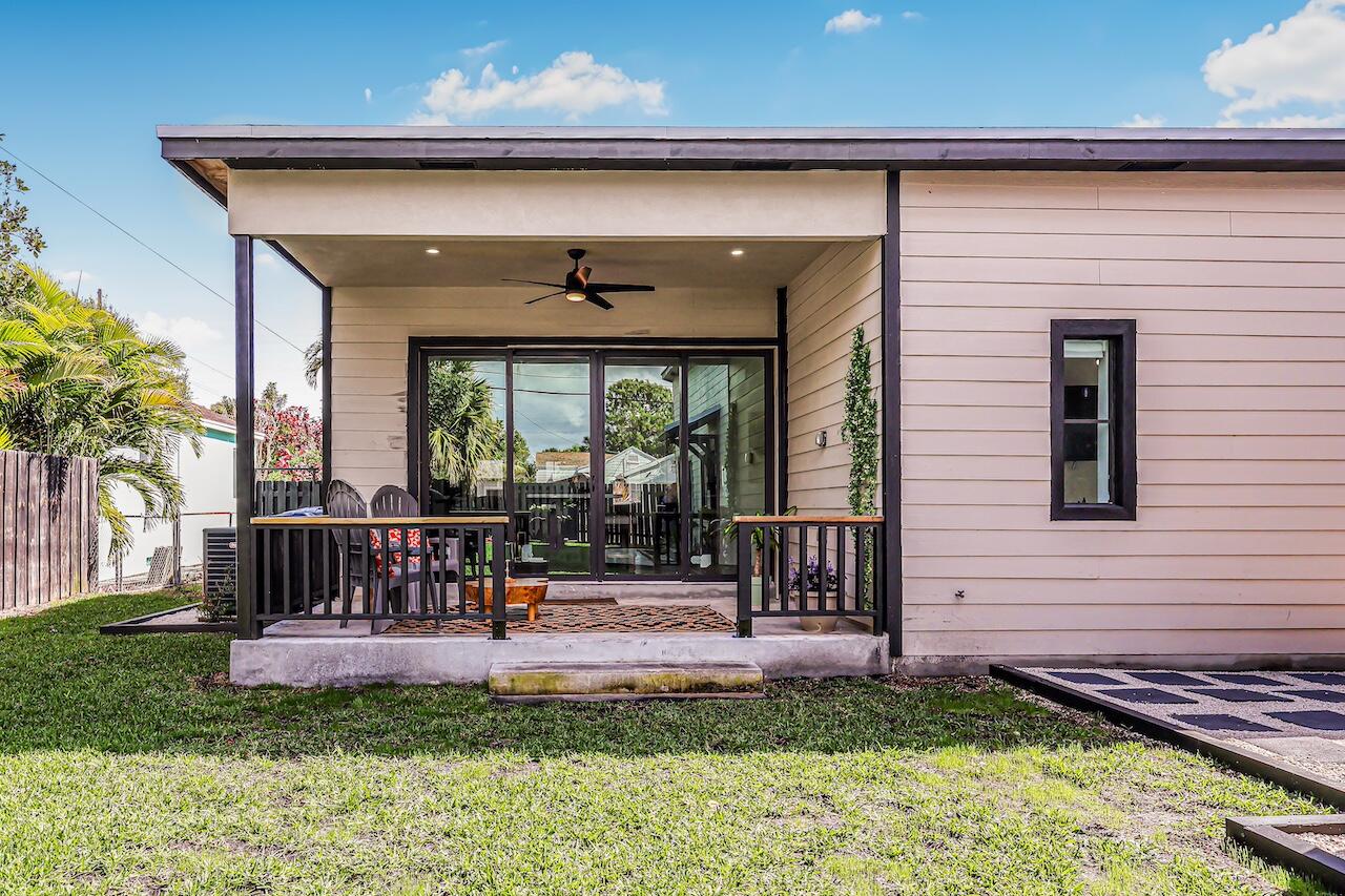 LAKE WORTH TOWN OF - Residential