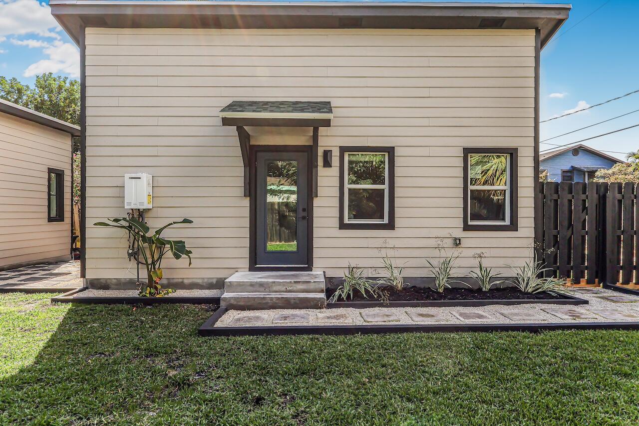 LAKE WORTH TOWN OF - Residential