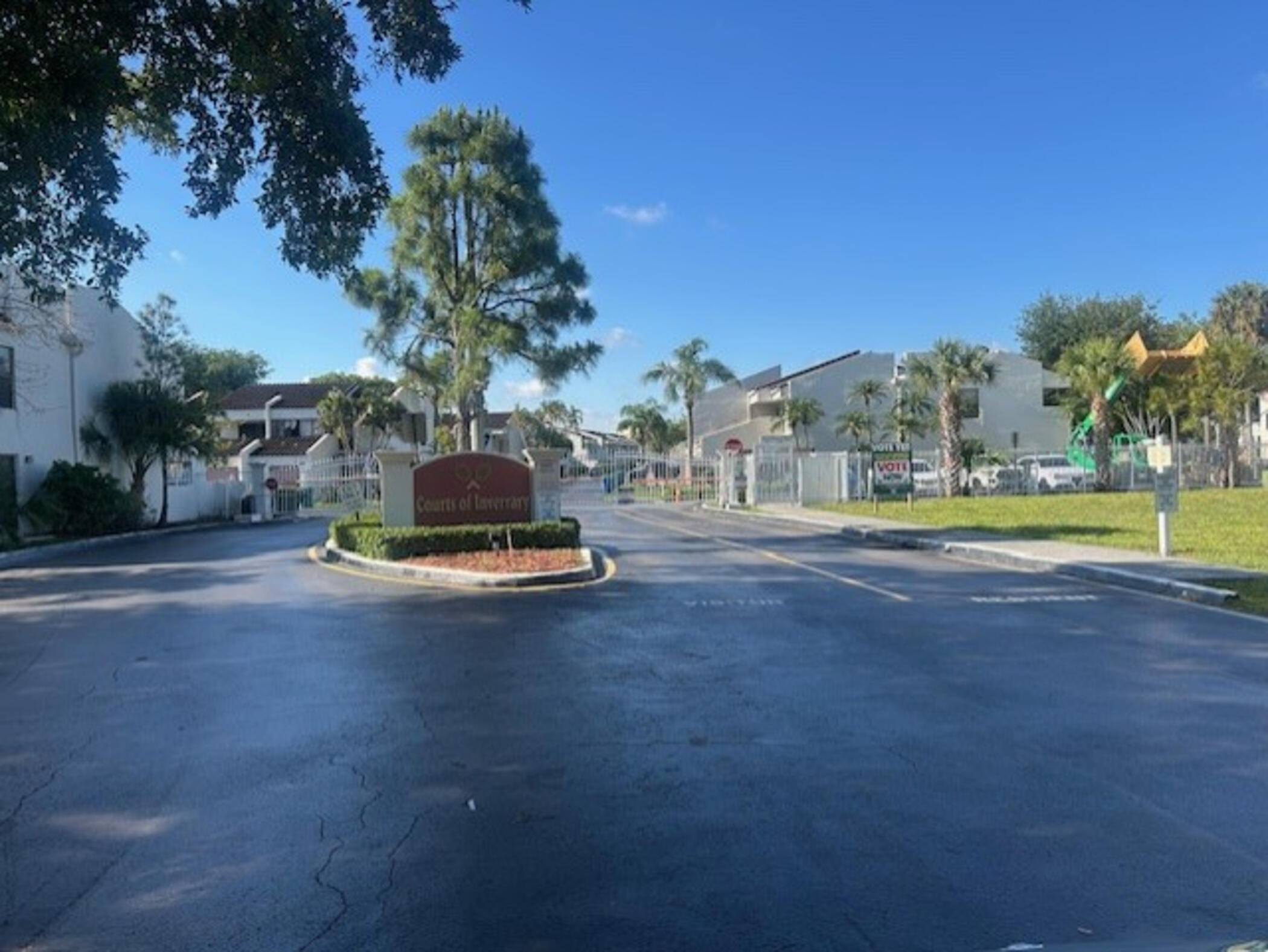 COURTS OF INVERRARY PHASE II - Residential