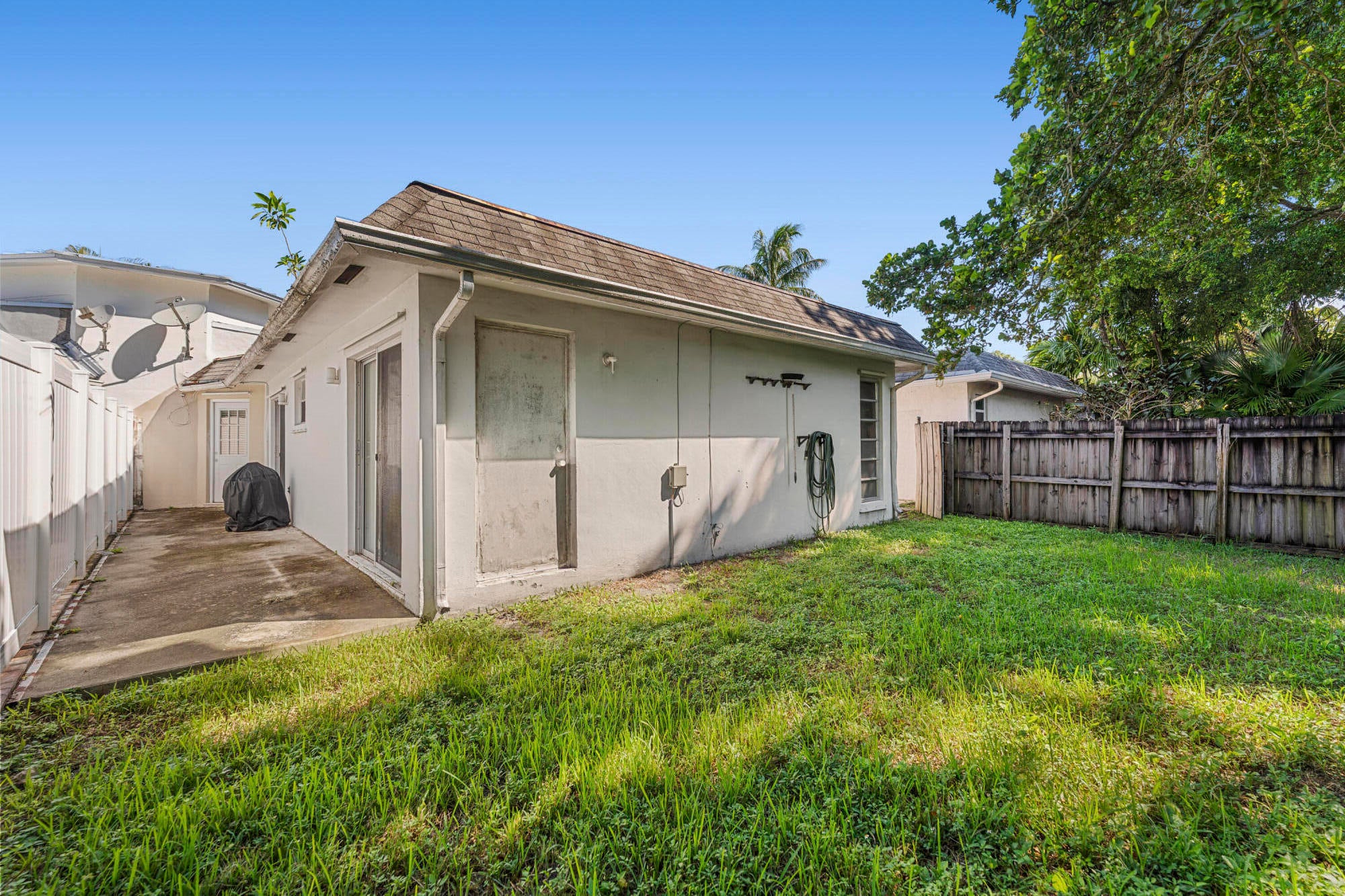 820 SW 12TH Place