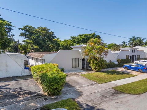 Tiny photo for 820 SW 12TH Place, Fort Lauderdale, FL 33315 (MLS # B26089237)