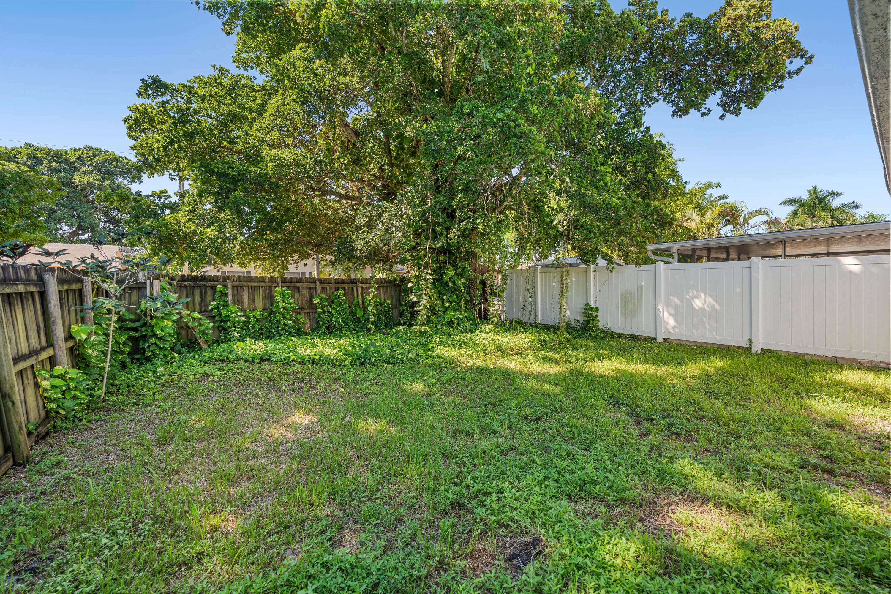 820 SW 12TH Place