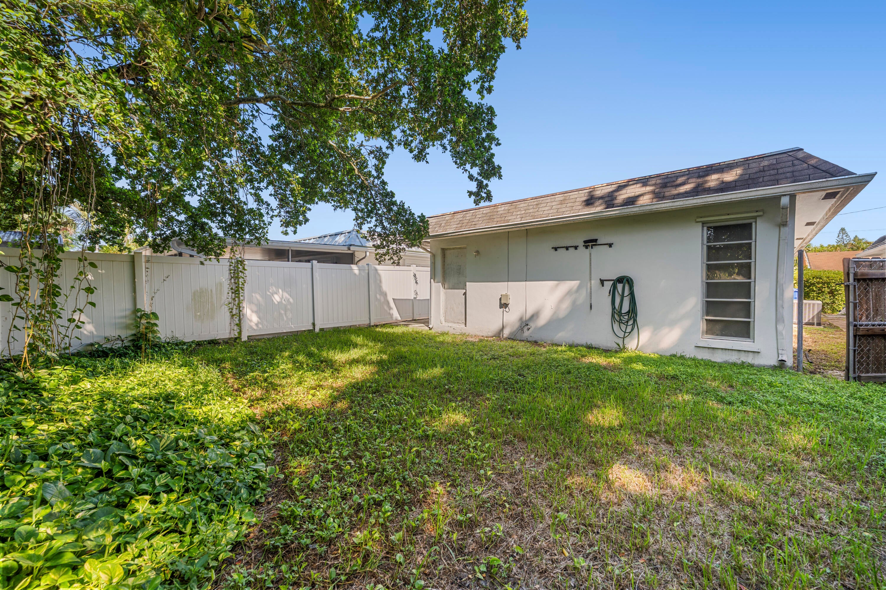 820 SW 12TH Place